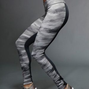 Under Armour XS Grey/Camo Legging with Ankle Zip